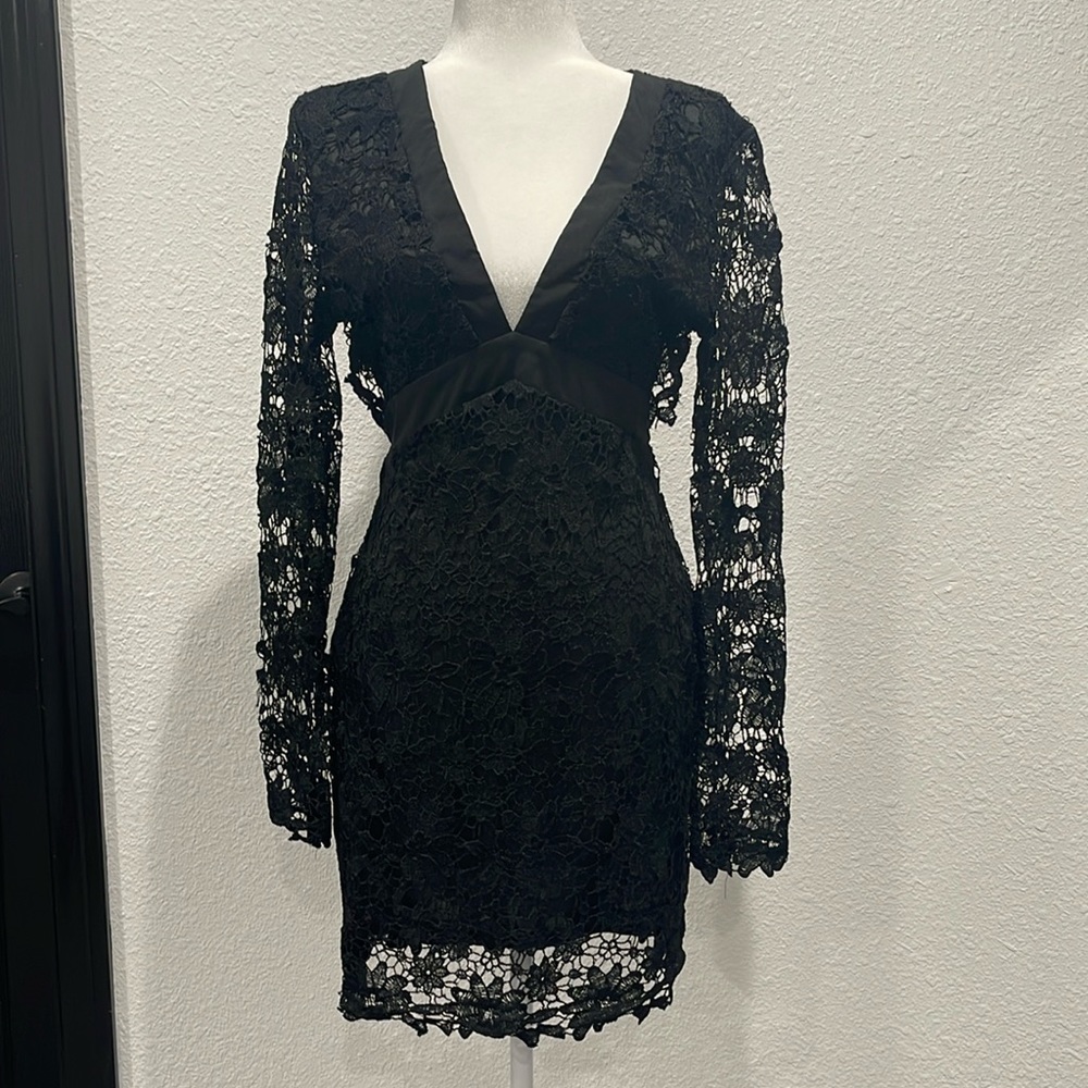 Black cloth lace dress